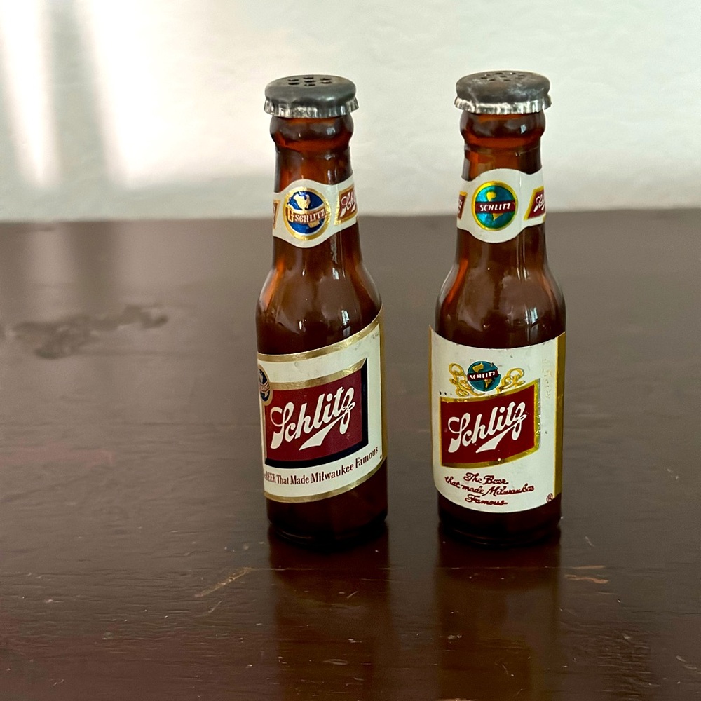 Schlitz Beer Bottle Salt & Pepper Shaker set